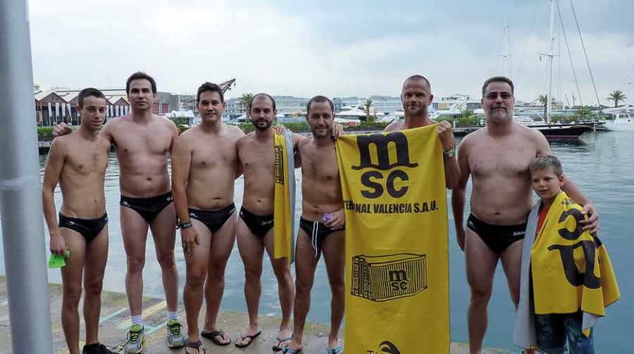 1.200 nadadores participan en la XXIII Traves&iacute;a a nado al Puerto de Valencia