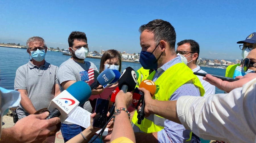 Hallan muerto al tripulante desaparecido tras el vuelco del buque en Castell&oacute;n