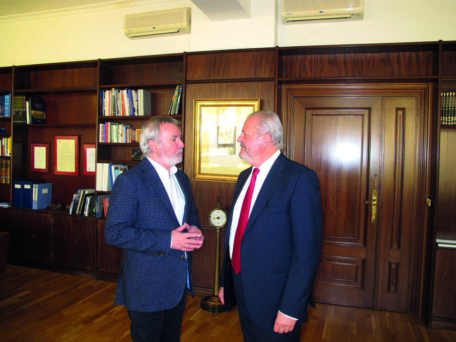 Juan Antonio Gisbert se entrevista con el nuevo Capit&aacute;n Mar&iacute;timo de Alicante