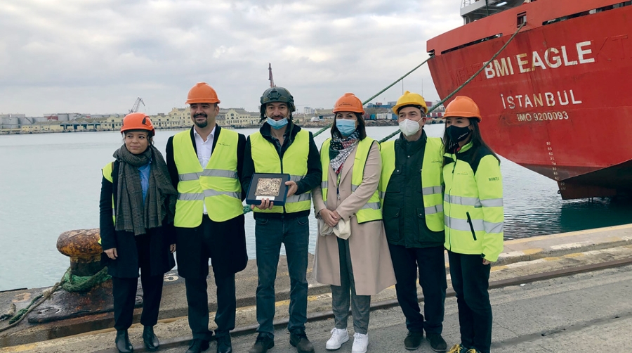 El &quot;BMI Eagle&quot; escala por primera vez en Valencia