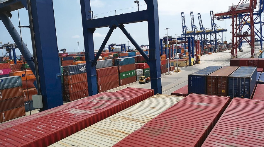 Los fletes de exportación entre Valenciaport y Asia caen un 38% en el último año