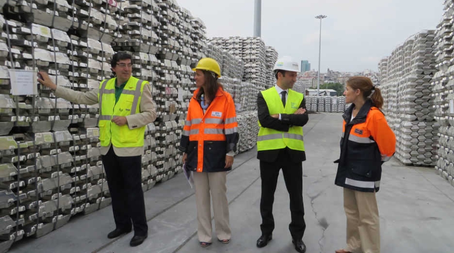 El Puerto de Vigo acoge una de las mayores descargas de aluminio y granito de los &uacute;ltimos a&ntilde;os