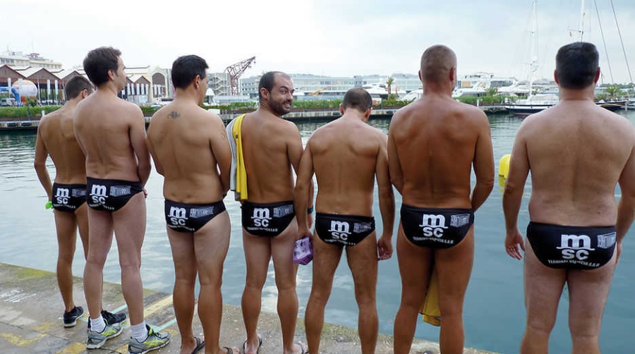 1.200 nadadores participan en la XXIII Traves&iacute;a a nado al Puerto de Valencia