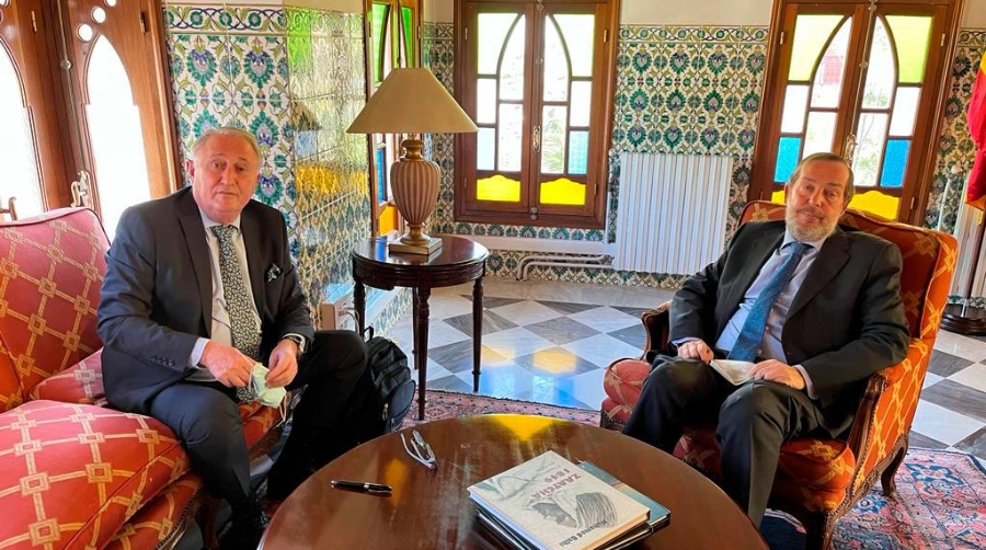 El presidente de la AP de Almería, Jesús Caicedo, y el embajador de España en Argel, Fernando Morán Calvo-Sotelo.