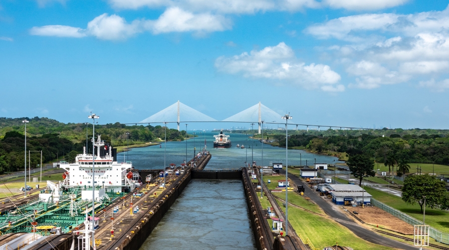 El Canal de Panamá reducirá de 36 a 32 el tránsito de buques diarios por la falta de llúvia
