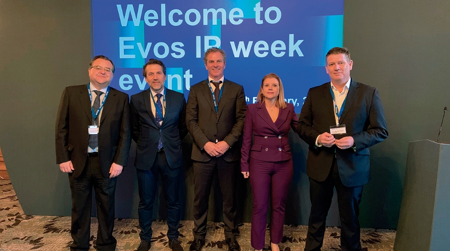 De izquierda a derecha: Juan Jos&eacute; Reyes (EVOS), Javier Mart&iacute;nez (APBA), Peter Van Der Brug (EVOS), Maribel Perez (EVOS) y Jos&eacute; Manuel Tejedor (Comport).