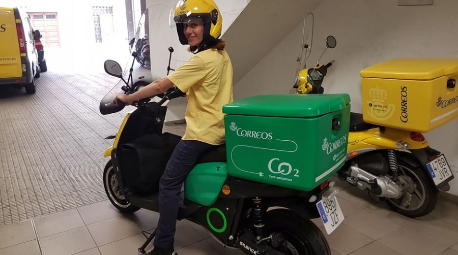 Correos incorpora nuevas motos el&eacute;ctricas para su flota en la capital valenciana