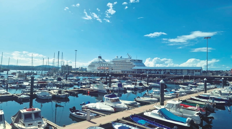 Actualmente el servicio a los cruceros se presta con una pequeña terminal portátil, propiedad de la Autoridad Portuaria, y de capacidades limitadas.