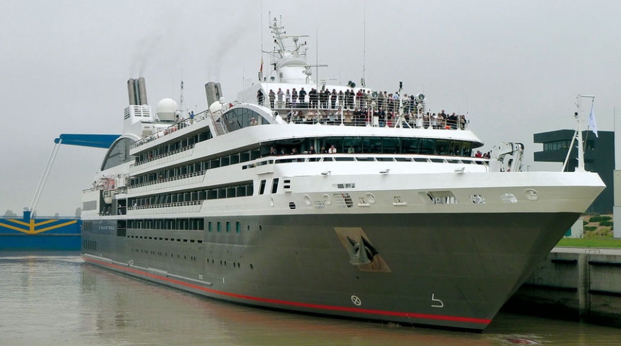 El "Europa" se convierte en el mayor crucero que visita el Puerto de Sevilla