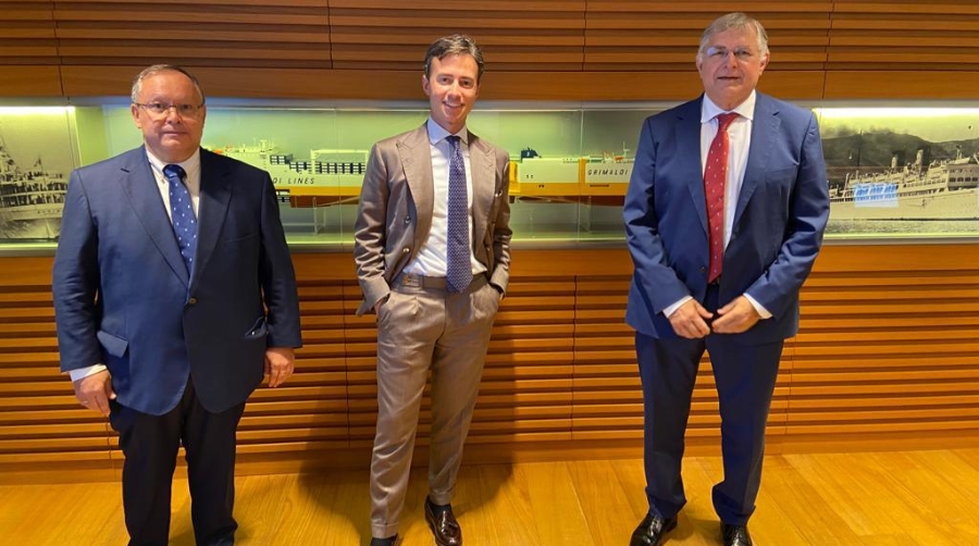 Representantes de Grupo Grimaldi y Puertos de Tenerife durante el encuentro mantenido la pasada semana.