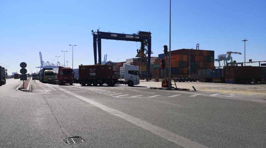 Transportistas y APM Terminals Valencia mantienen abierta la v&iacute;a del di&aacute;logo
