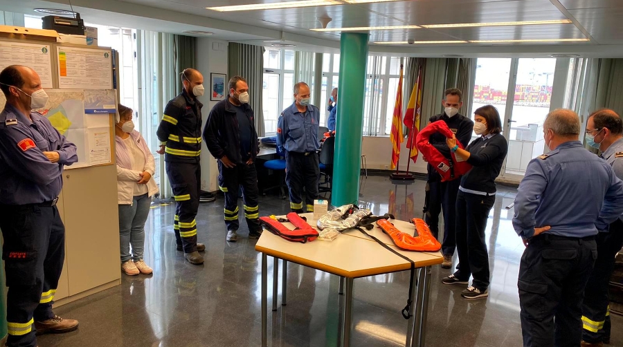 Bombers Generalitat y Parc Químic realizan prácticas de incidentes marítimos en el Port de Tarragona