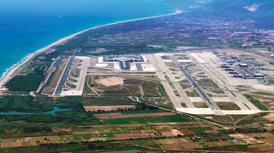 La AP de Barcelona rechaza la propuesta de Foment del Treball de ampliación del aeropuerto