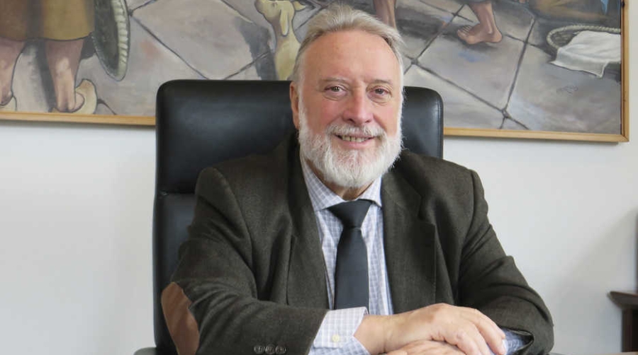 Enrique L&oacute;pez Veiga: "El Puerto de Vigo se ha convertido en un referente mundial en el tr&aacute;fico de pesca"