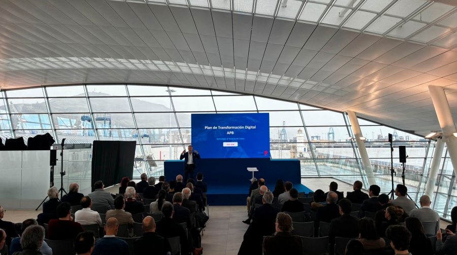 El presidente de la Autoridad Portuaria de Bilbao, Iván Jiménez, ha presentado el Plan ante la comunidad portuaria en Olatua, la terminal de Cruceros de Getxo.