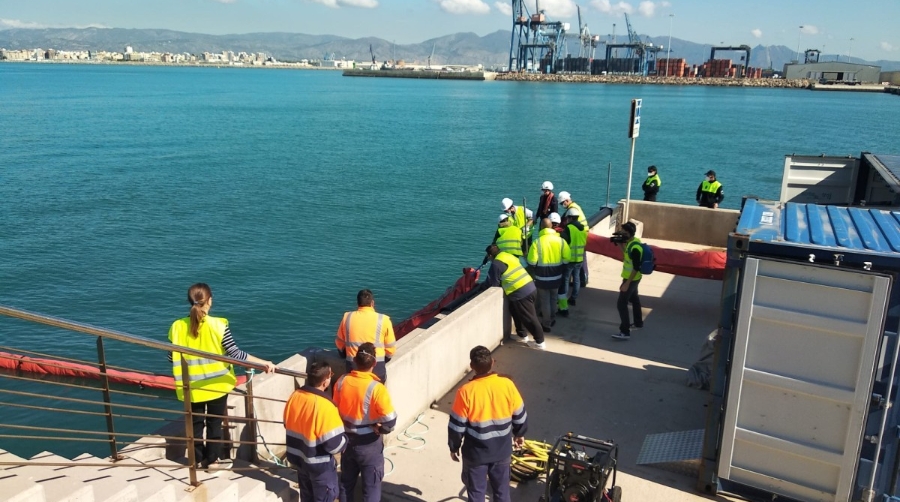 El puerto de Castell&oacute;n acoge un simulacro de lucha contra la contaminaci&oacute;n marina