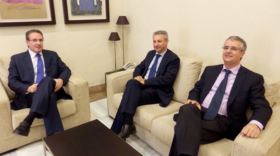 El presidente de PortCastell&oacute; pide al Subdelegado del Gobierno los&nbsp;medios adecuados para la Aduana y el PIF