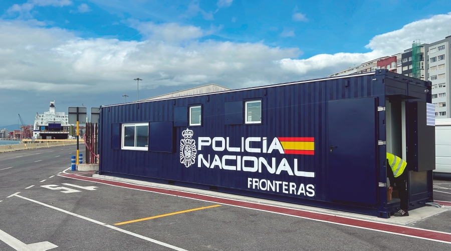 El nuevo dispositivo estará formado por ocho módulos/contenedores, cada uno de los cuales cuenta con seis puestos autoservicio de control y otro manual, además de otros diez puestos que ya están en funcionamiento en la Estación Marítima para la verificación de los pasajeros que viajan sin vehículo.