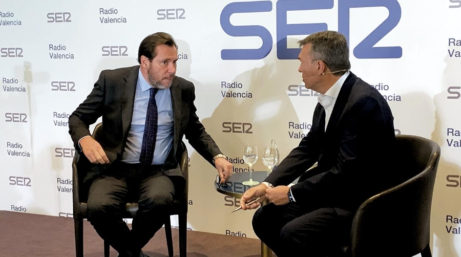 Óscar Puente, ministro de Transportes y Movilidad Sostenible; y Bernardo Guzmán, director de la Cadena SER en la Comunitat Valenciana. Foto F. P.