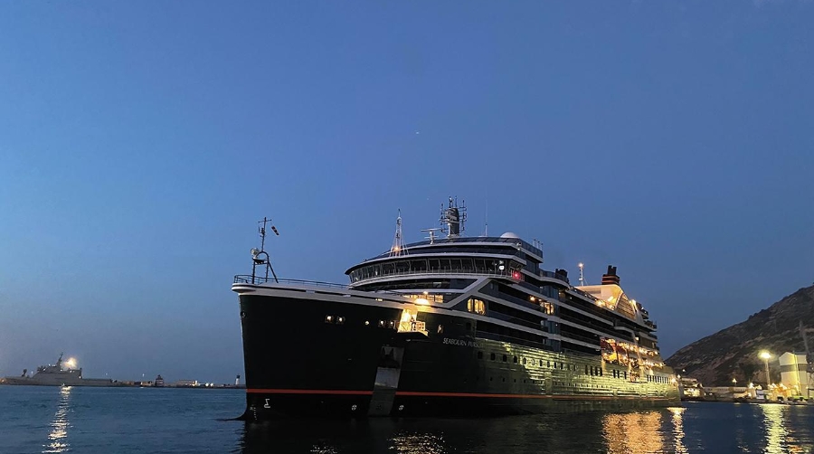 El crucero “Seabourn Pursuit” hace su primera escala en el Puerto de Cartagena