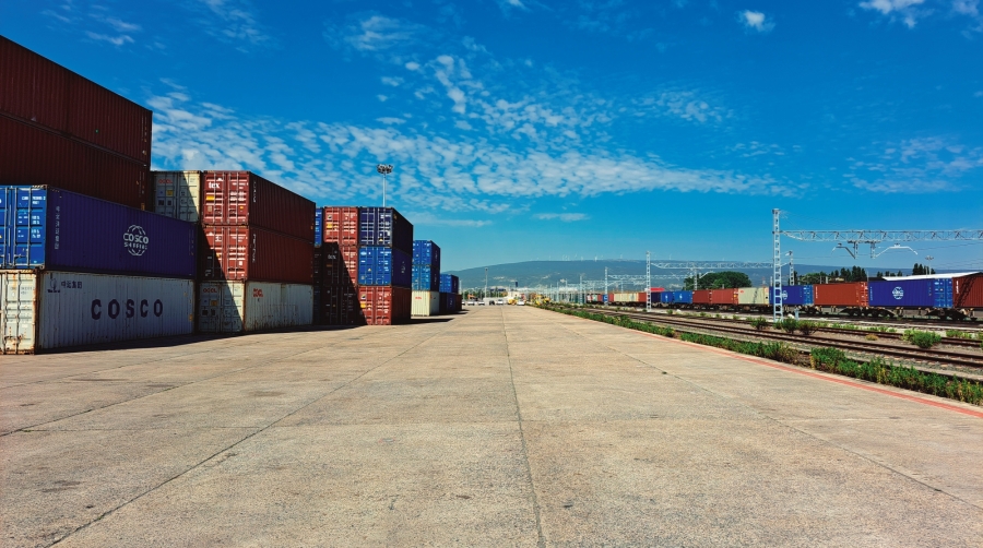 Júndiz, en Vitoria-Gasteiz, es una de las plataformas logísticas intermodales estratégicas de Euskadi. Foto J.P.