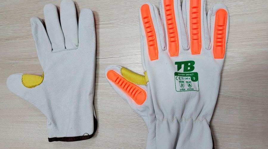 El CPEV diseña un modelo de guantes para garantizar mayor protección a los estibadores