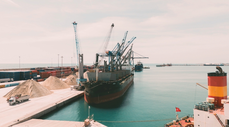 La producción de la cerámica española se concentra principalmente en la provincia de Castellón, con su puerto como principal elemento de valor añadido.