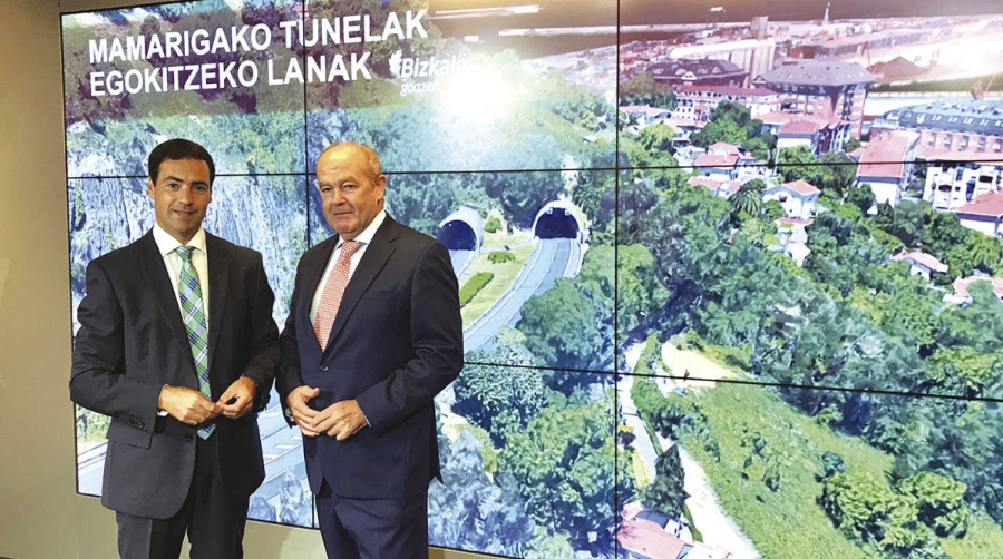 El diputado de Desarrollo Econ&oacute;mico y Territorial de la Diputaci&oacute;n Foral de Bizkaia, Imanol Pradales, y el presidente de la Autoridad Portuaria de Bilbao, Ricardo Barkala, presentaron el pasado 13 de septiembre el plan para minimizar las afecciones de las obras en los t&uacute;neles de Mamariga. Foto J.P.