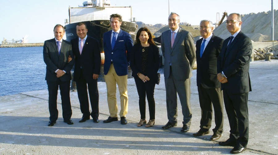 Carboneras pone al servicio de la industria 392 metros de muelles y 48.000 m2 de superficie