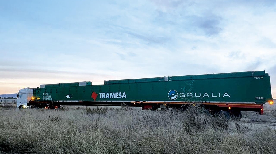 Las piezas han llegado al enclave portuario valenciano en un convoy de 48 metros de longitud.