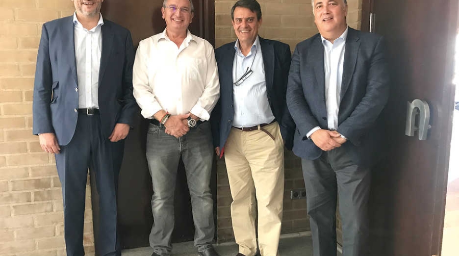 De izquierda a derecha: Gonzalo Grandes, socio del Estudio Jur&iacute;dico EJASO; Carlos Prades, presidente de ELTC; Alfredo H&eacute;rnandez, socio del Estudio Jur&iacute;dico EJASO; y Carlos Garc&iacute;a, director gerente de ELTC.