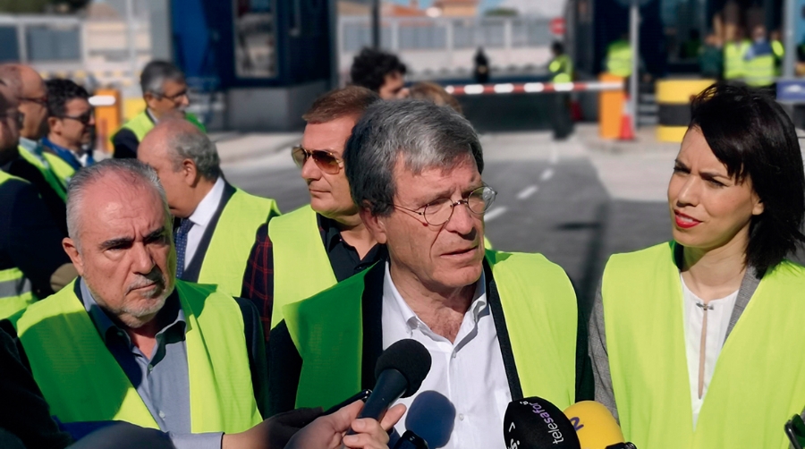 Francesc S&aacute;nchez, director general de la APV; Aurelio Martinez, presidente de la Autoridad Portuaria de Valencia; y Diana Morant, alcaldesa de Gandia, durante la apertura del Acceso Sur al Puerto de Gandia.