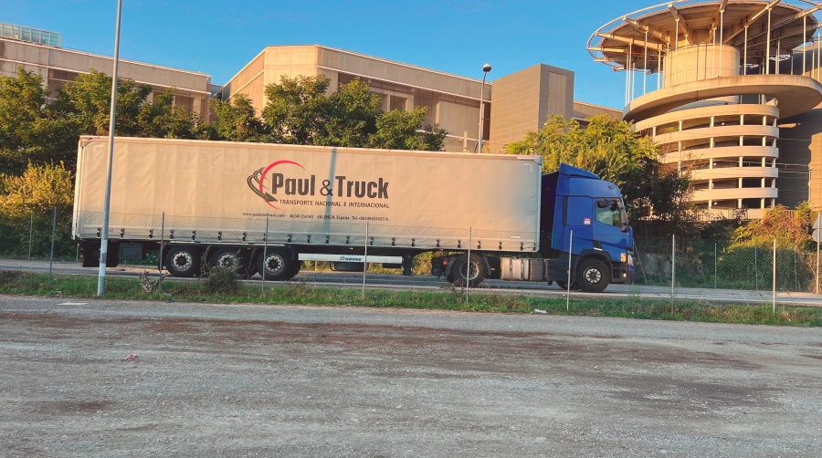 Paul &amp; Truck destinó un centenar de camiones a la operativa de montaje de stands en Cersaie