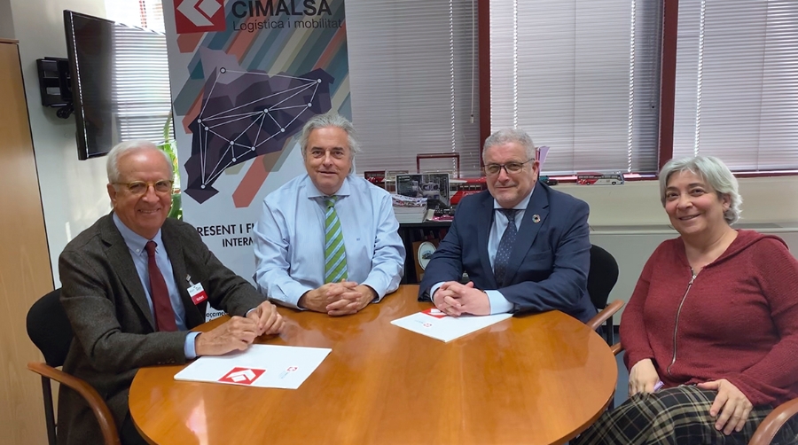 Joaquim Caban&eacute;, presidente del grupo de trabajo de Formaci&oacute;n y Ocupaci&oacute;n del Consell Rector para la promoci&oacute;n de la Comunidad Portuaria; Enric Tic&oacute;, presidente de Cimalsa; Eduard Rod&eacute;s, director de l&rsquo;Escola Europea Intermodal Transport, y Fina Jarque, directora corporativa de Cimalsa.