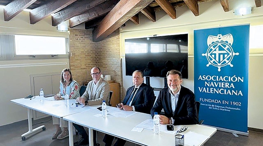Paula Casais, gerente de la Asociación Naviera Valenciana; Gustavo Ferrer, vicepresidente de la ANV y presidente del Comité Ejecutivo de Empresas Estibadoras; Vicente Boluda Fos, presidente de la ANV; e Ignacio Ballester, vicepresidente de la ANV y presidente del Comité Ejecutivo de Empresas Consignatarias.