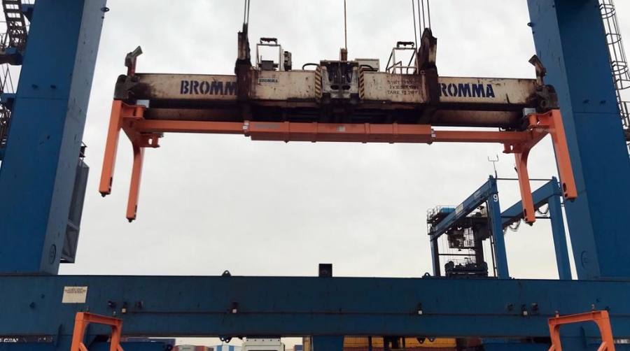 Zeuko entrega tres prolongadores para STS a COSCO SP en el puerto de Bilbao