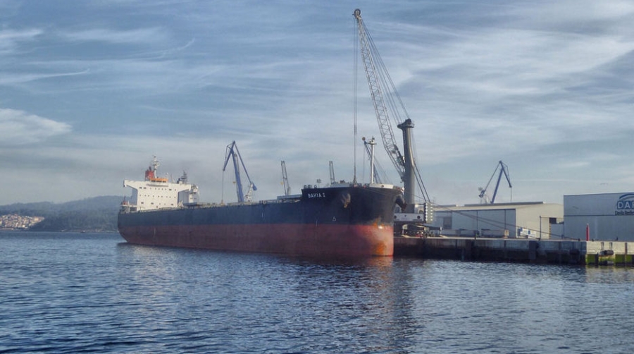 El Puerto de Mar&iacute;n acoge las operaciones simult&aacute;neas de descarga de tres &quot;gigantes&quot;