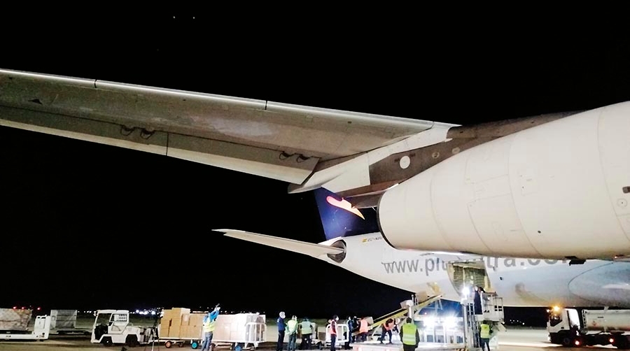 Grupo Raminatrans fleta en tiempo r&eacute;cord un vuelo de material sanitario para la Generalitat Valenciana
