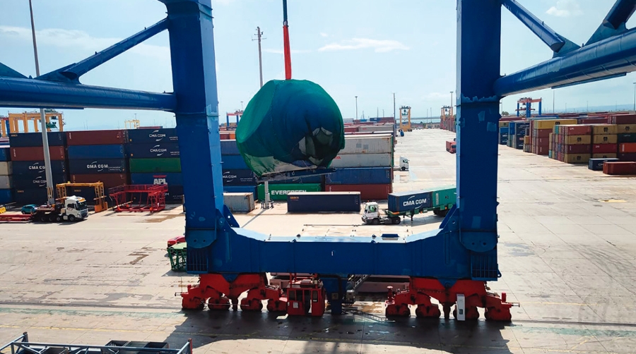 CSP Iberian Valencia Terminal descarga un nacelle de m&aacute;s de 50 t de peso
