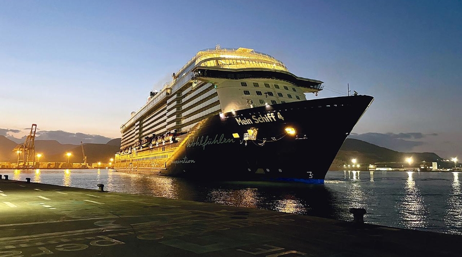 El crucero “Mein Schiff 4” realiza su primera escala en Cartagena