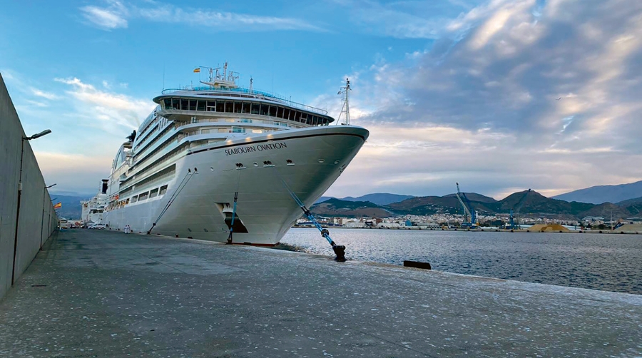 El Puerto de Motril profundiza en su tr&aacute;fico de cruceros con el &quot;Seabourn Ovation&quot;