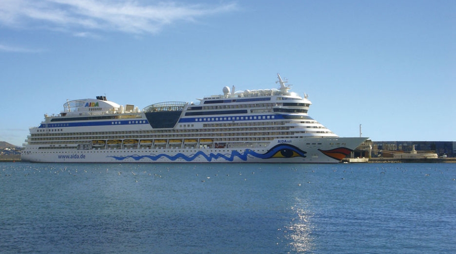 Primera escala del "AIDAsol" en el Puerto de M&aacute;laga