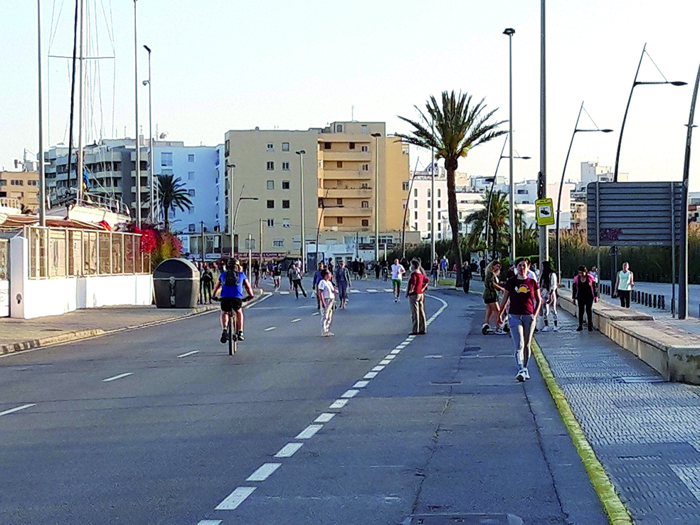Puerto de Ibiza ha restablecido el horario habitual de acceso al paseo de la Marina para la carga y descarga de mercanc&iacute;as desde las siete a las once de la ma&ntilde;ana y de cuatro a seis de la tarde.