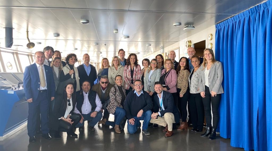 Bale&agrave;ria y Fred. Olsen Express presentan su barco propulsado a gas en la ruta Huelva-Canarias