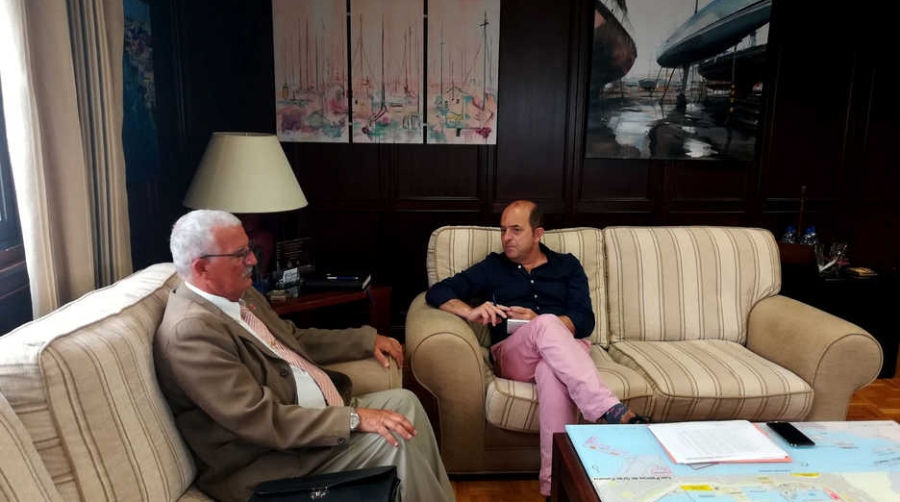 El representante del Ayuntamiento de Arrecife en la Autoridad Portuaria y concejal, Tom&aacute;s Fajardo, se reuni&oacute; con Juan Jos&eacute; Cardona, presidente de la Autoridad Portuaria de Las Palmas.