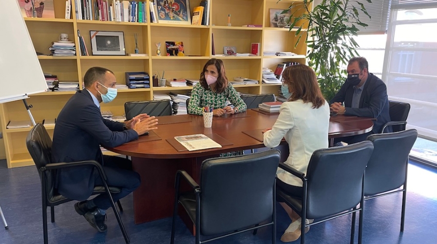 La visita de la Universidad de A Coru&ntilde;a se inscribe en el marco de la serie de entrevistas con responsables de instituciones de la zona iniciada por Barea el 27 de septiembre.