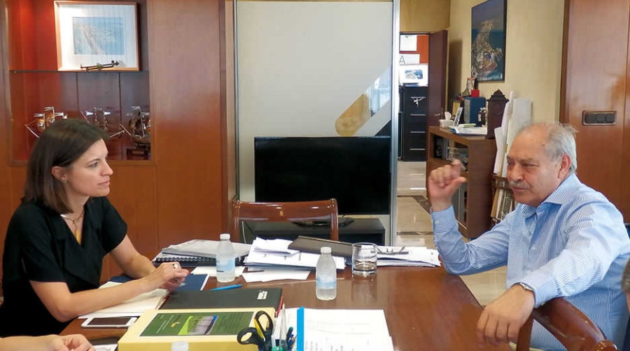 La alcaldesa de San Fernando visita la Zona Franca de C&aacute;diz