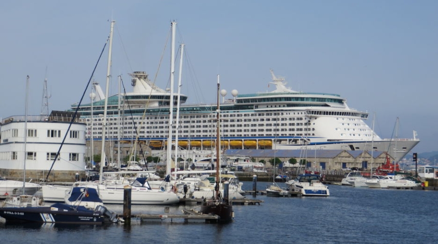 El &quot;Explorer of the Seas&quot; regresa a Vigo
