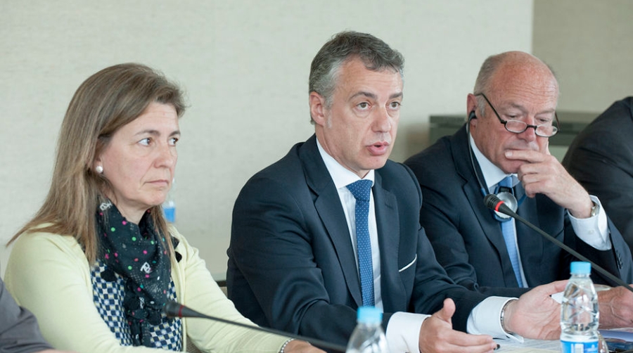 Ana Oregi, consejera de Medio Ambiente y Politica Territorial del Gobierno Vasco; I&ntilde;igo Urkullu, Lehendakari del Gobierno Vasco; Alain Rousset, presidente del Consejo Regional de Aquitania.