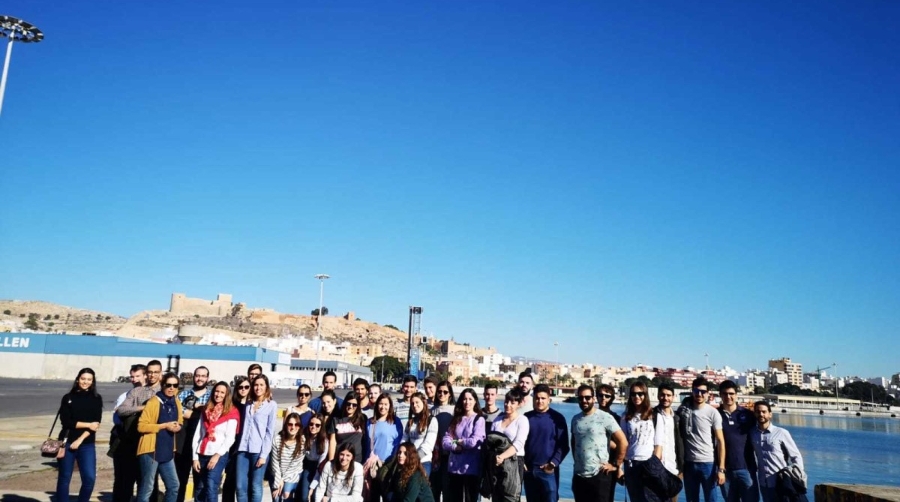 Universitarios de Granada ampl&iacute;an sus conocimientos sobre intermodalidad del transporte en el Puerto de Almer&iacute;a